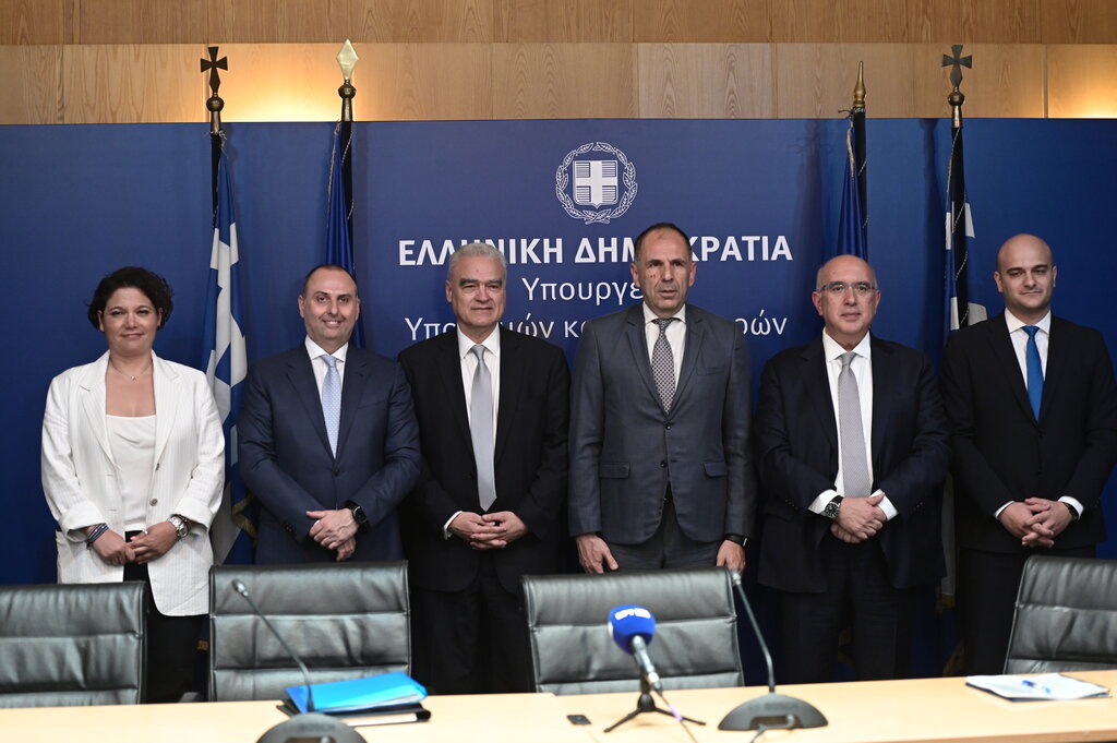 Τελετή παράδοσης - παραλαβής του υπουργείου Υποδομών και Μεταφορών από τον υπουργό Γιώργο Γεραπετρίτη στον υπηρεσιακό υπουργό Γιάννη Γκόλια